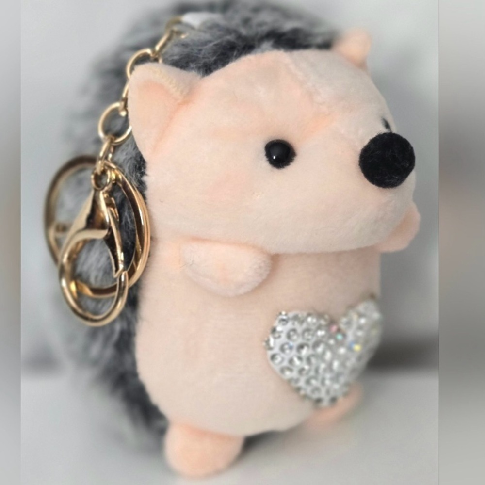 🐭 SALE! Hedgehog fluffy Keychain with Rhinestone Heart - gray and cream NWOT